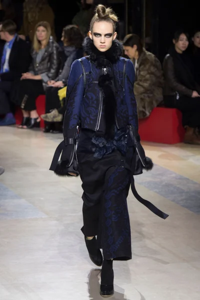 Look 3